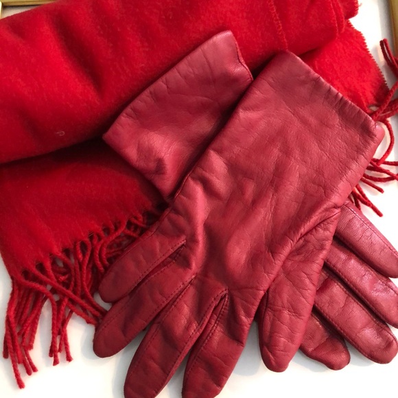 Goshmink  V. FRAAS Elegant Red Shawl, Wrap w/trendy fringe trim. Made in Germany - Picture 8 of 9